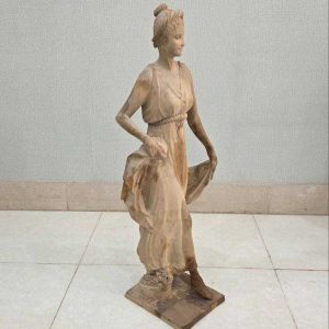 مجسمه فریال